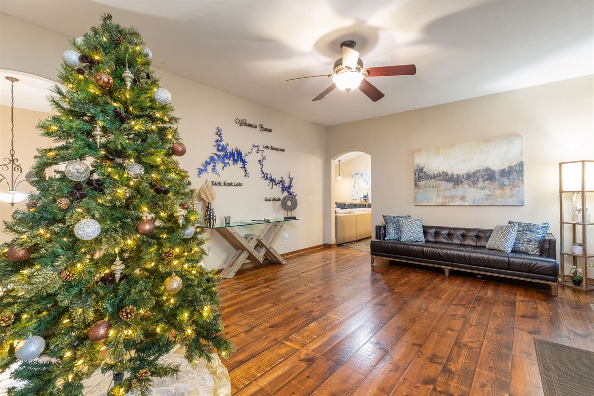 Main level space, we decorate for Christmas!