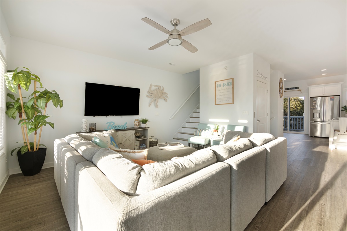 Bright  and spacious coastal living room — perfect for families & groups