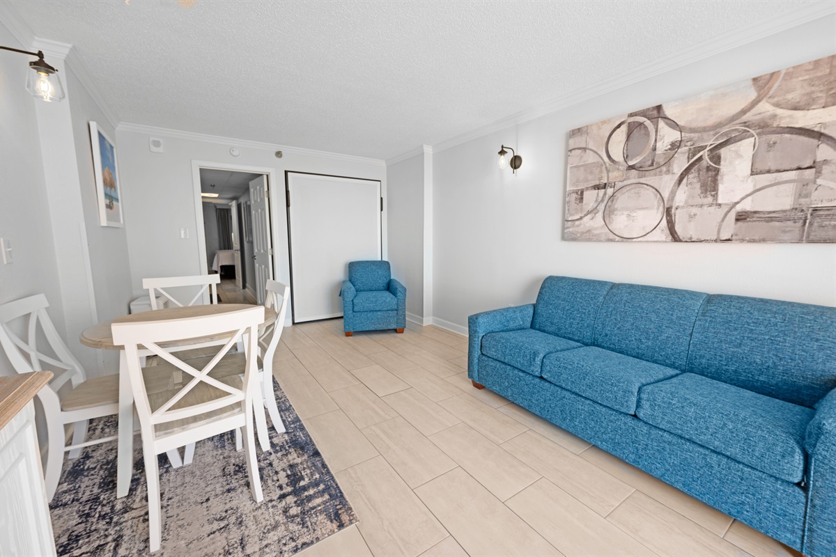 Living Room with Stunning Views🌊☀️