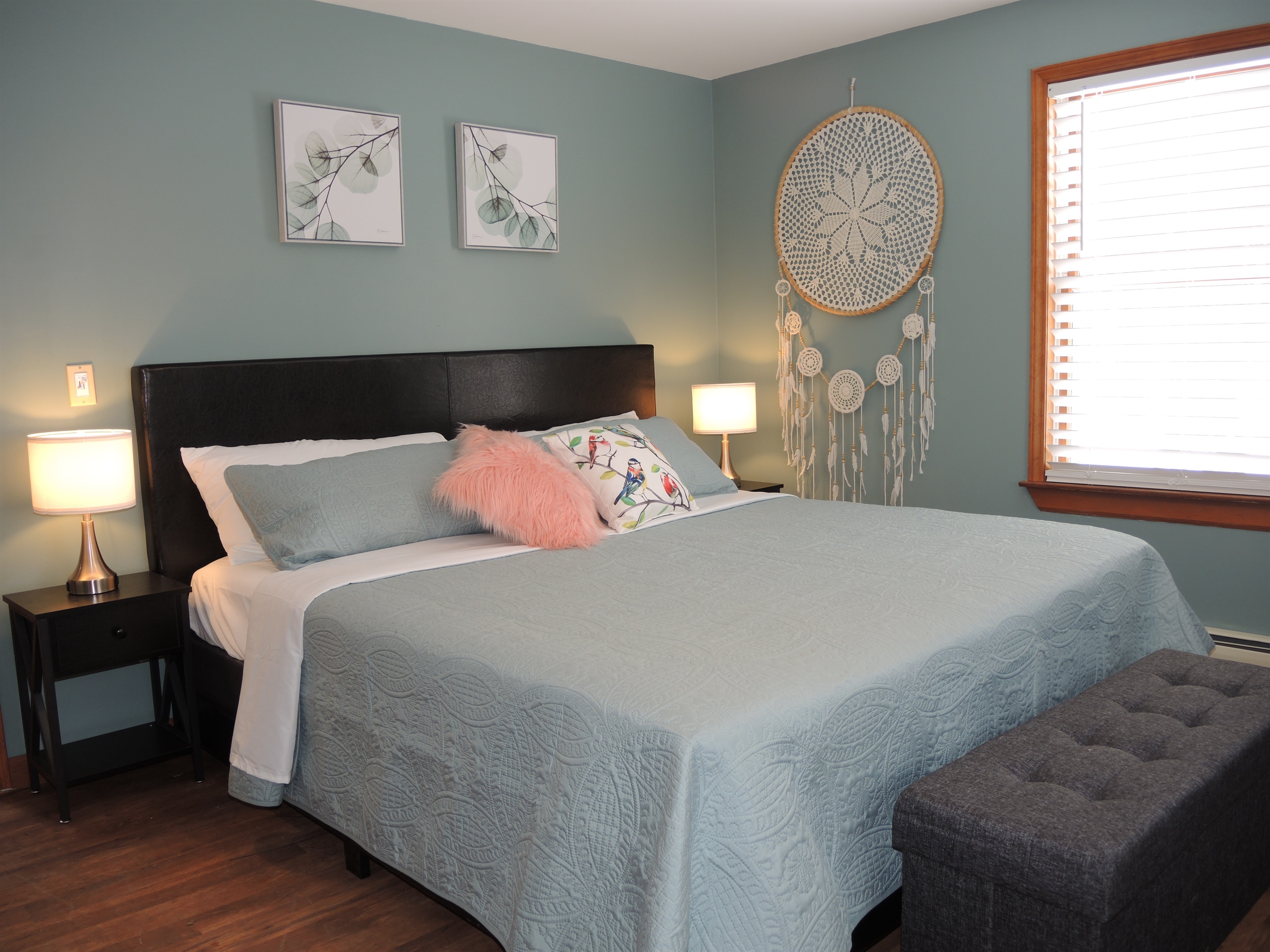 King bedroom 2 overlooking the water.