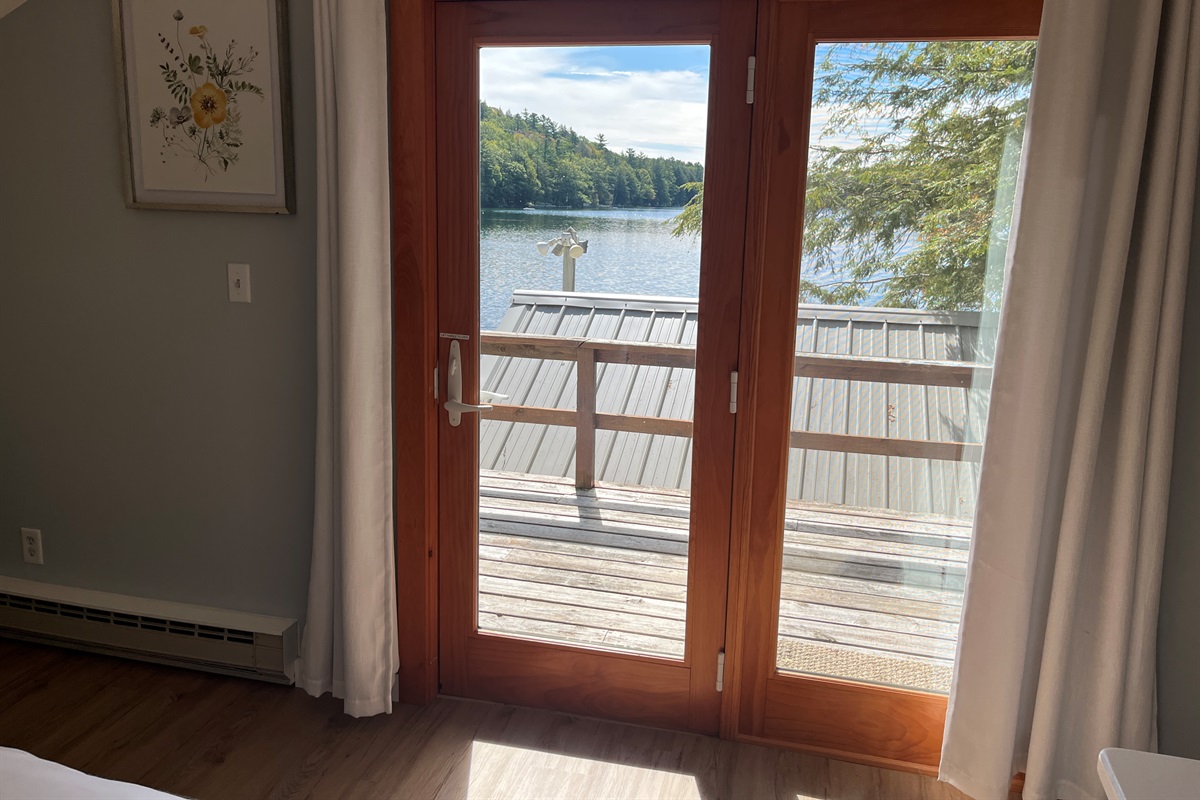 East wing queen rm -Private balcony overlooking the lake