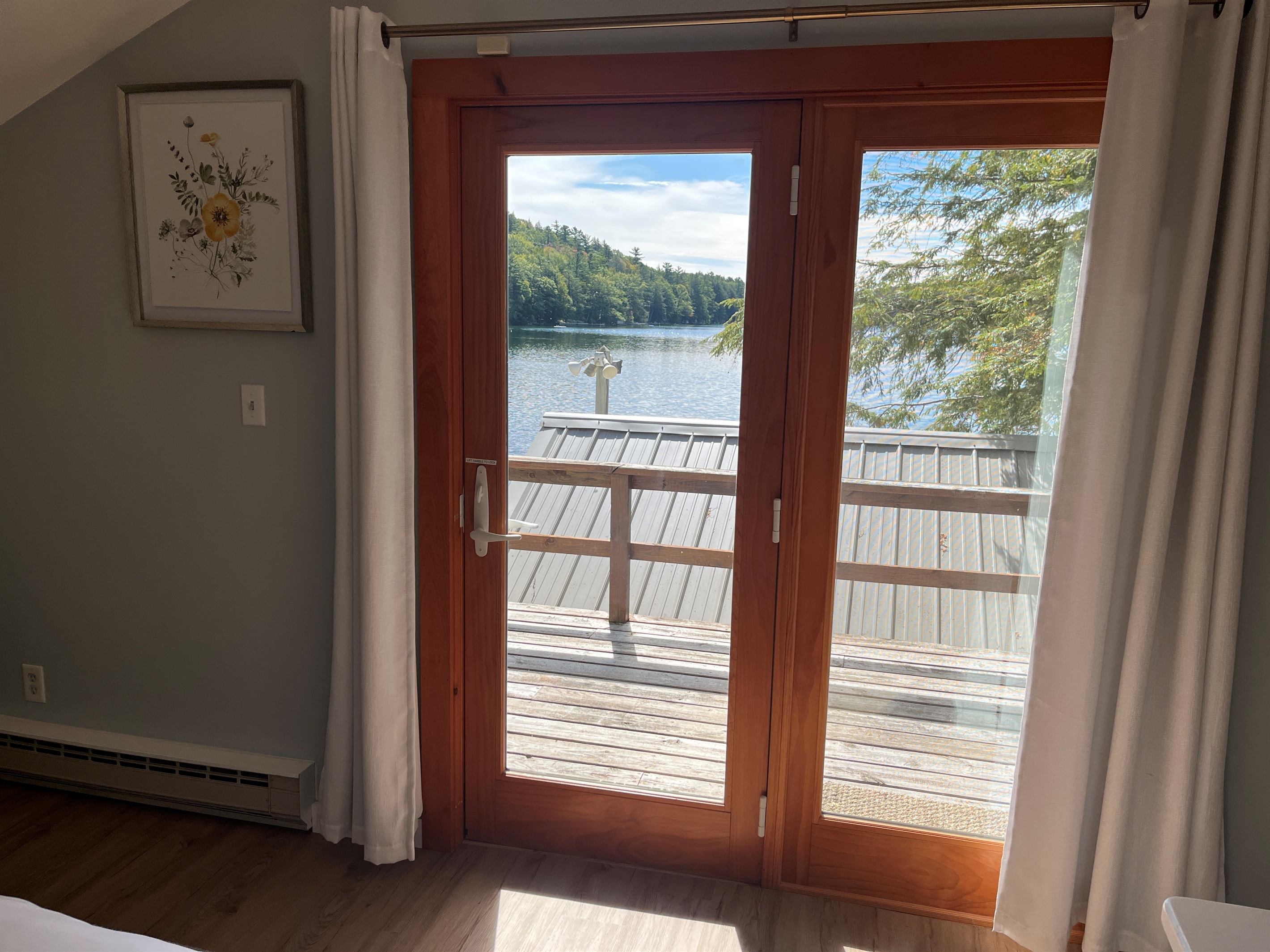 East wing queen rm -Private balcony overlooking the lake