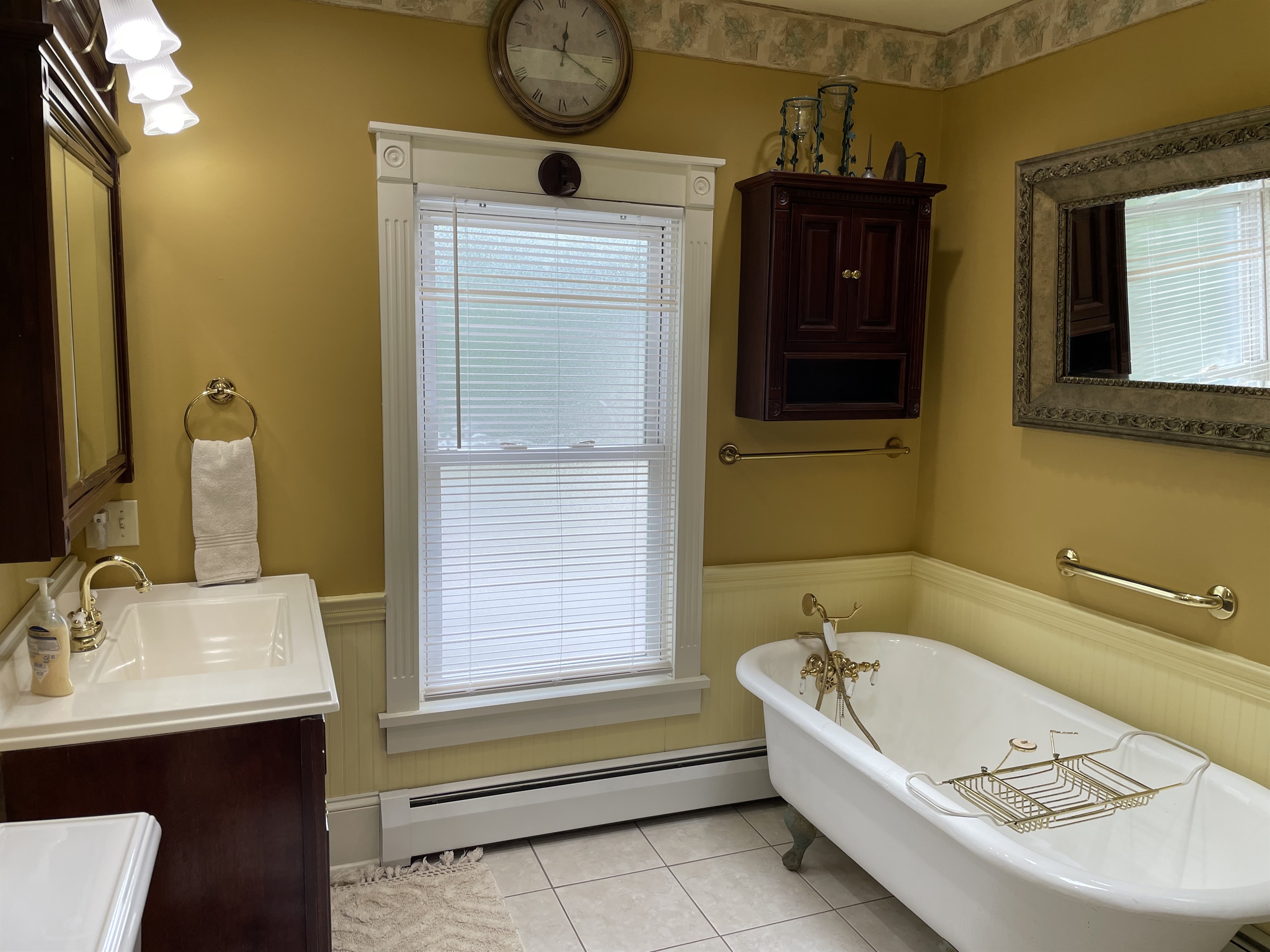 Clawfoot tub in 2nd floor bath