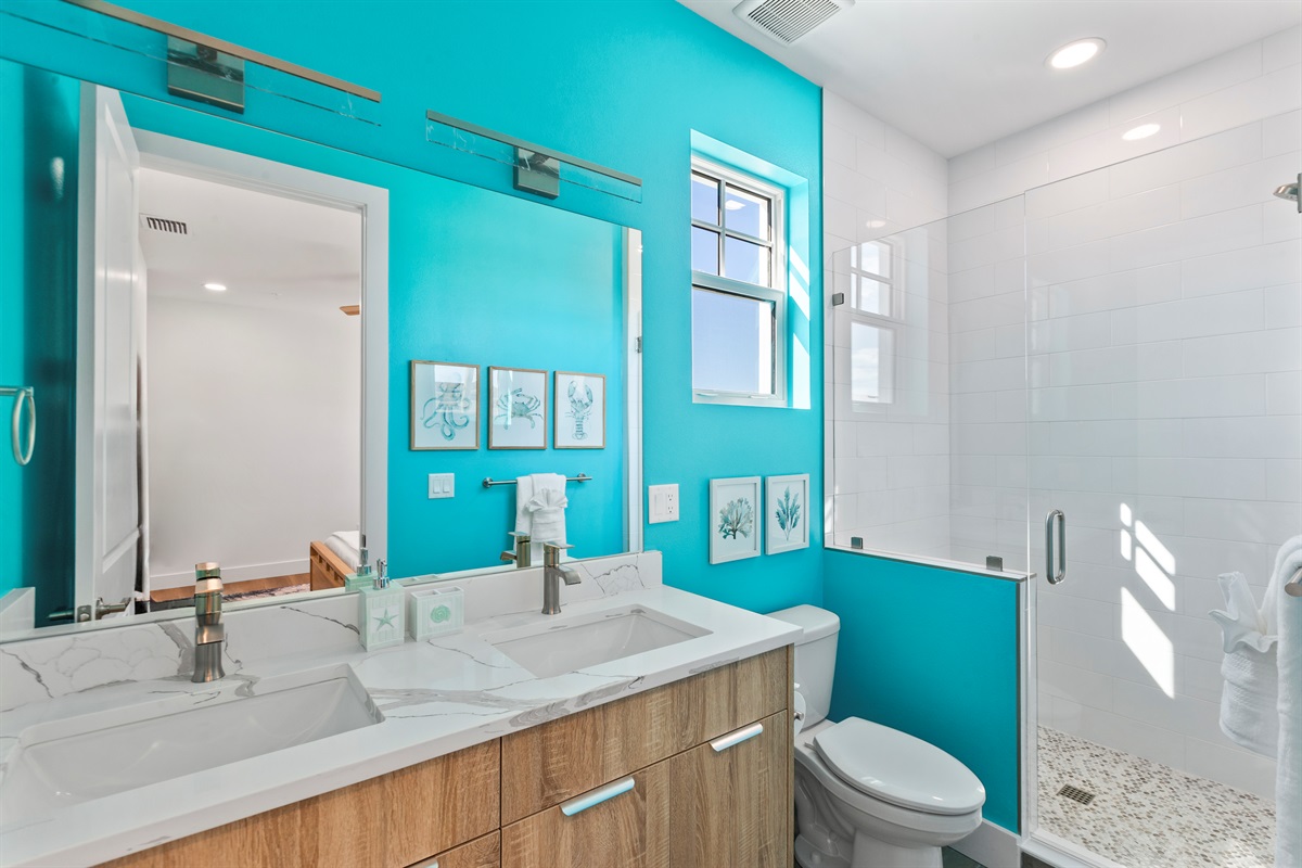 Private bathroom connected to master bedroom #1