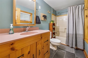 Fully equipped bathroom with vanity, room and bathtub