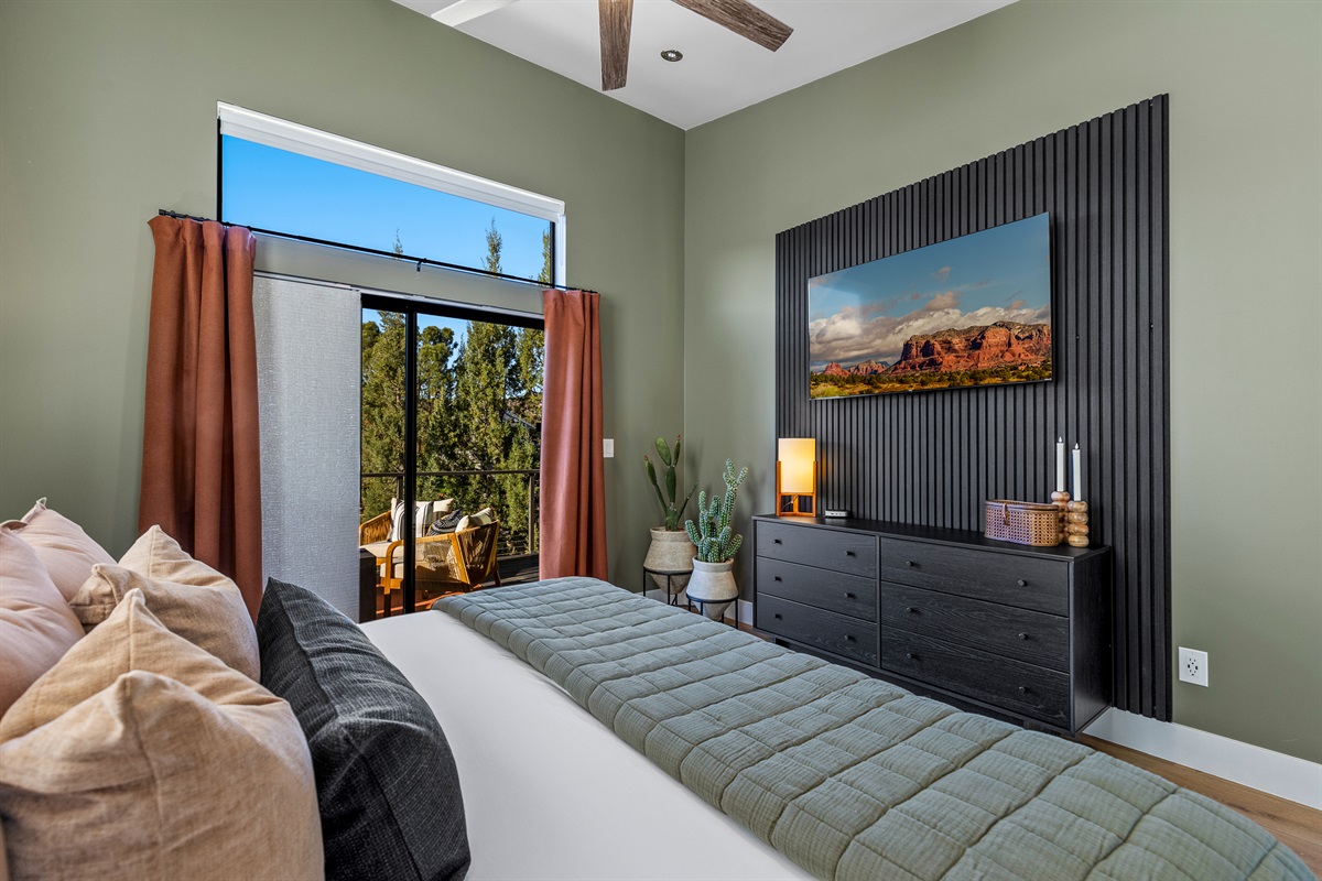 Large windows and deck access bring Sedona’s outdoor setting into the primary bedroom for a calm, connected retreat experience.