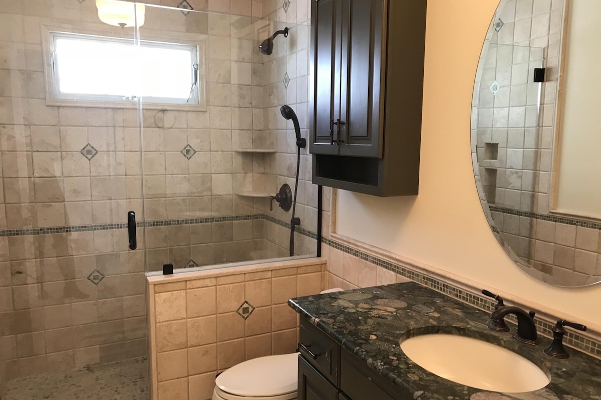 Full bath attached to Jr. Master suite