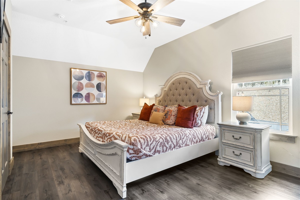 Upstairs King bed #2 with ensuite bathroom!