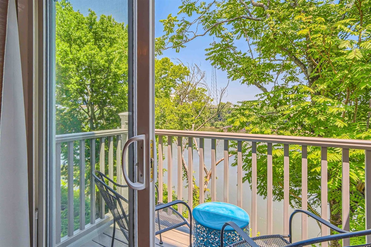 Direct access to the balcony viewing Cumberland River