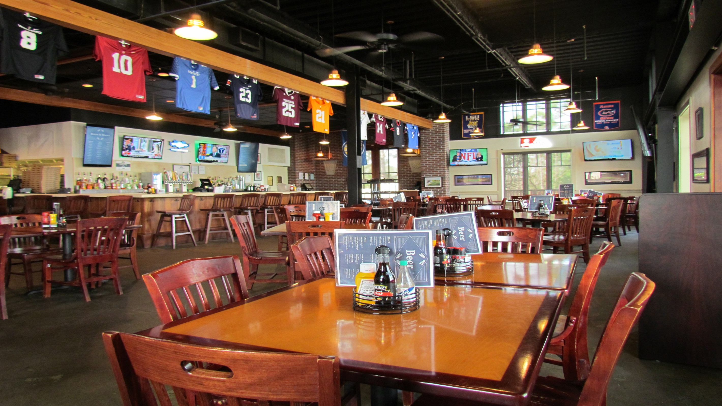 Catch your favorite game and eats at the Village HIdeaway Sports Bar and Grill. Practice your swing at the Golf Simulator, play your favorite arcade games and have a casual night of fun with family and friends.