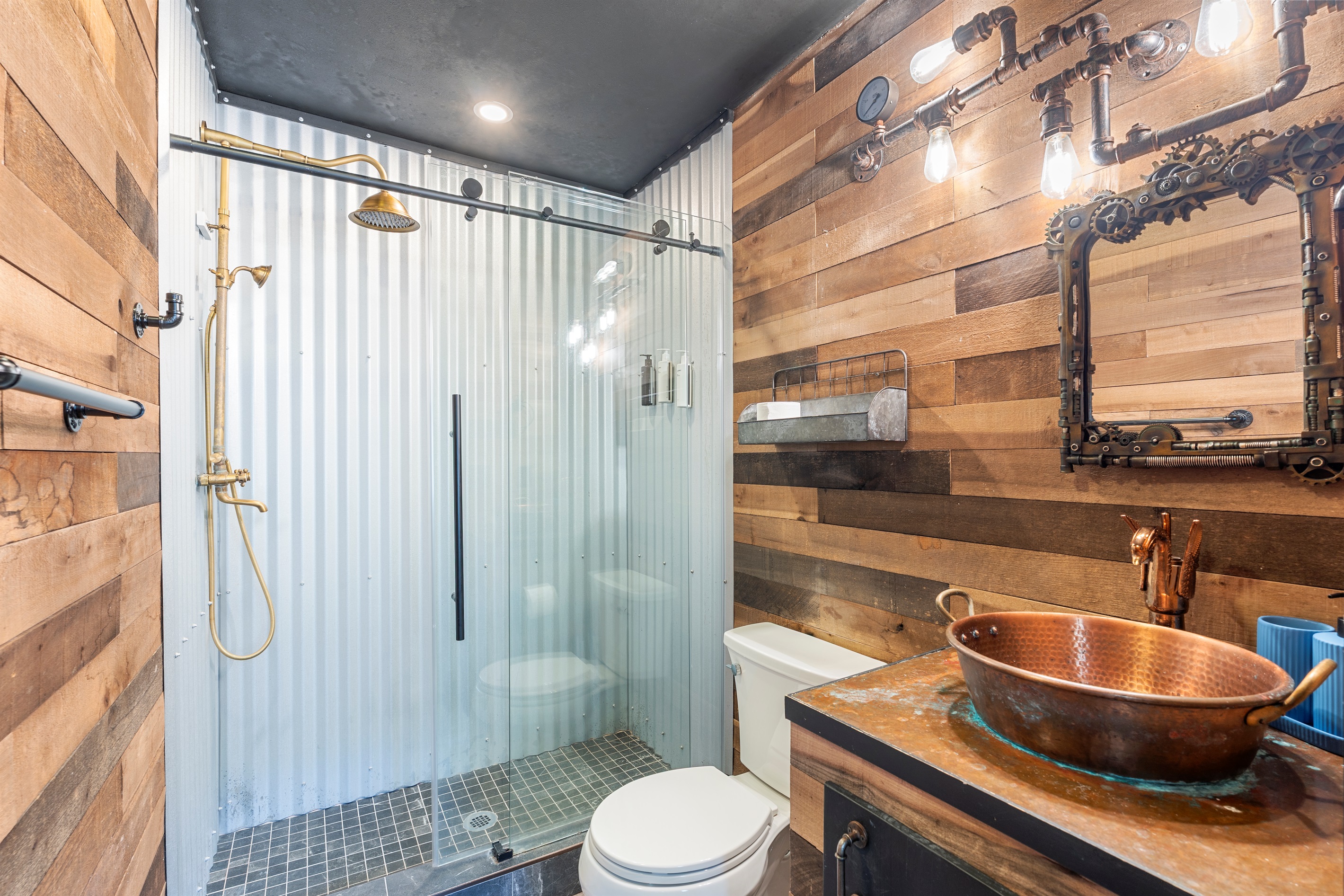 Fully equipped ensuite