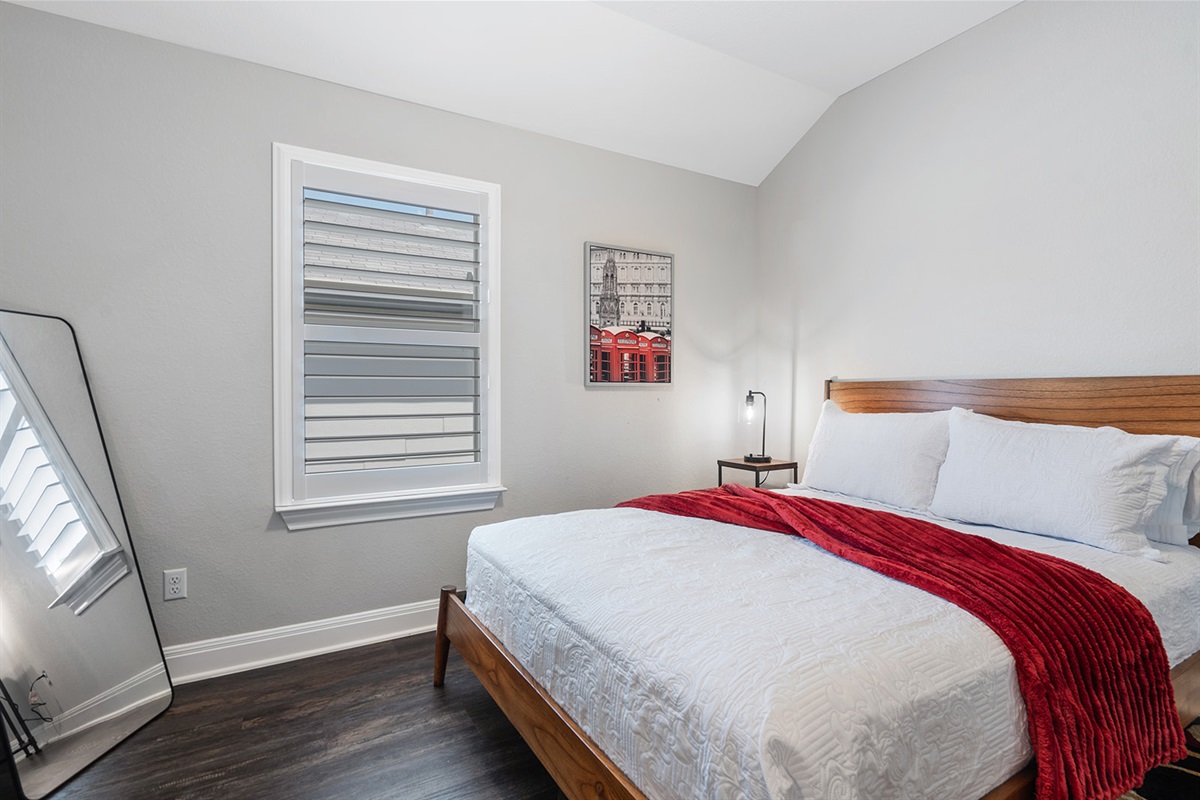 🛏 Bedrooms “Soft linens, warm lighting, and the perfect space to recharge.”