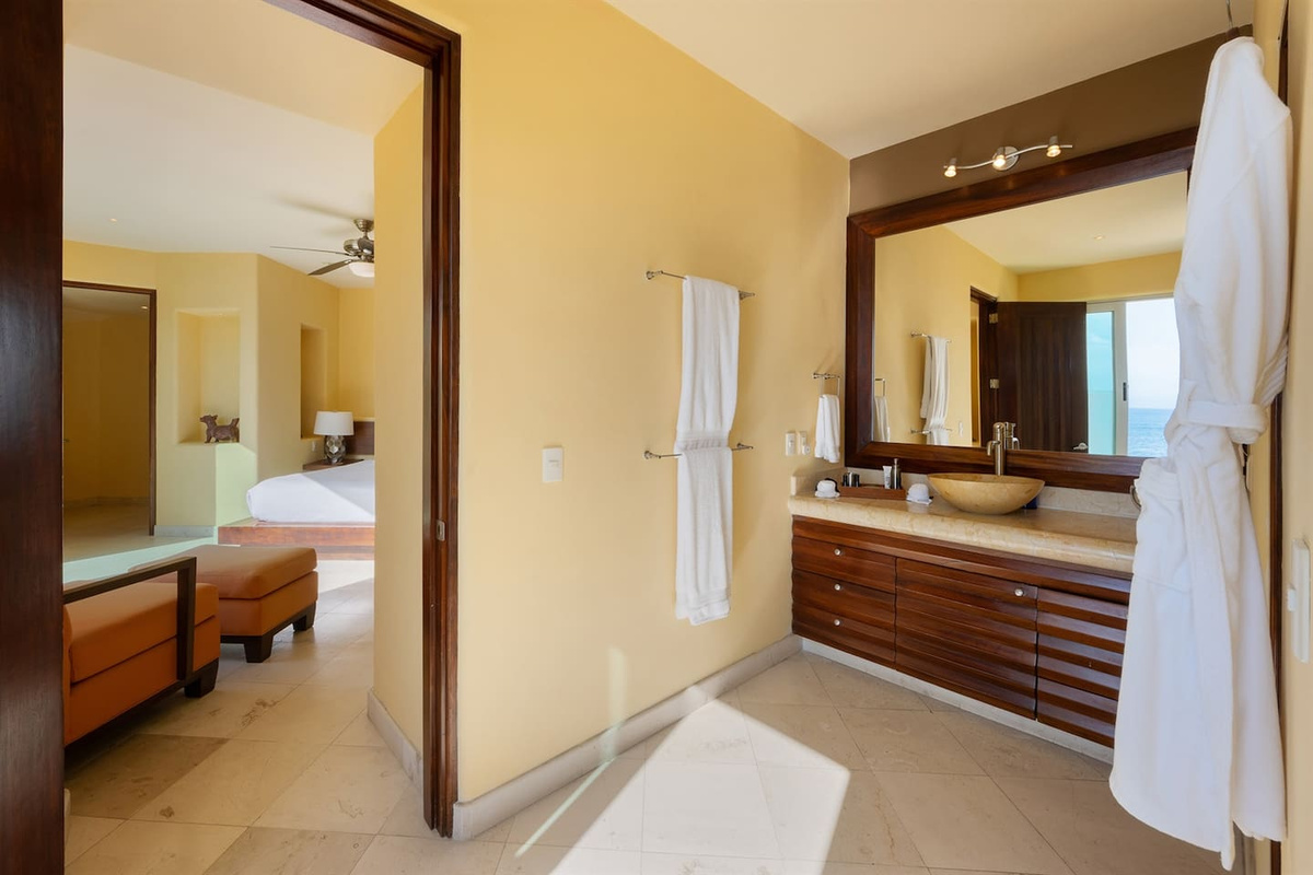 Bath - Suite 9