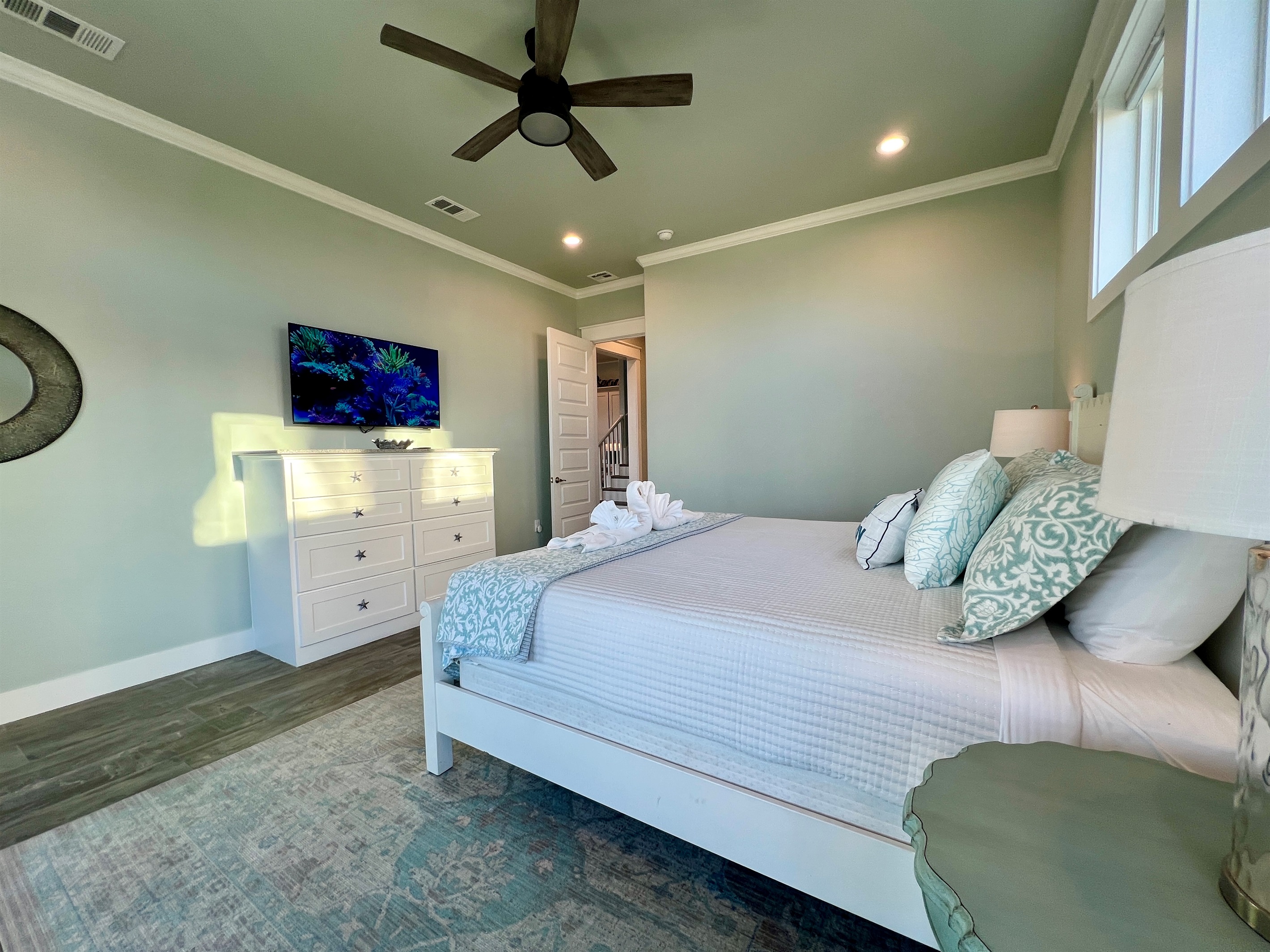 Crystal Paradise Primary Bedroom: retreat with king bed and sweeping ocean views.