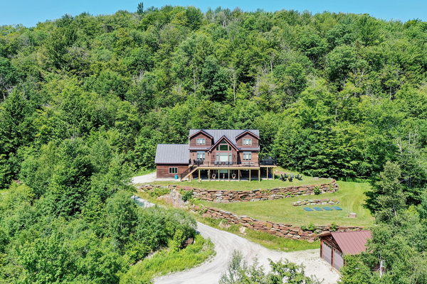 Beautiful mountain setting on 16 acres