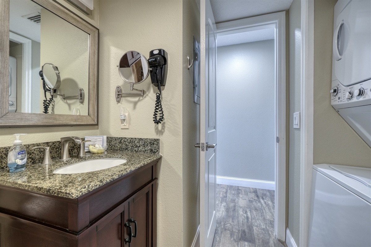 Full bath with all the necessities