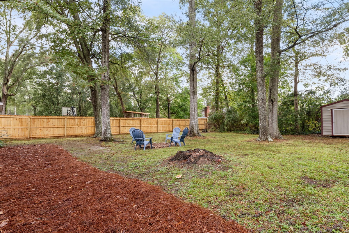 The Cottage on Elliott - Spacious Backyard