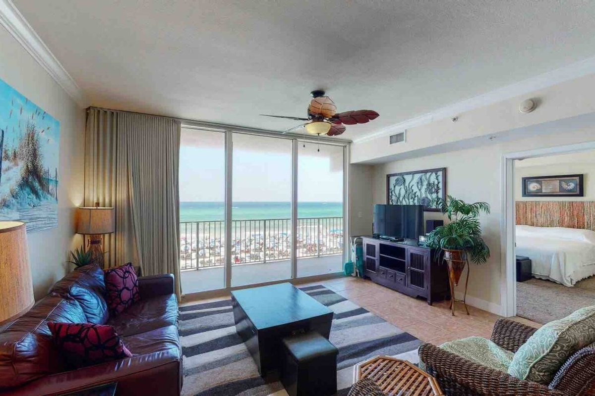 Den with a view of the Gulf