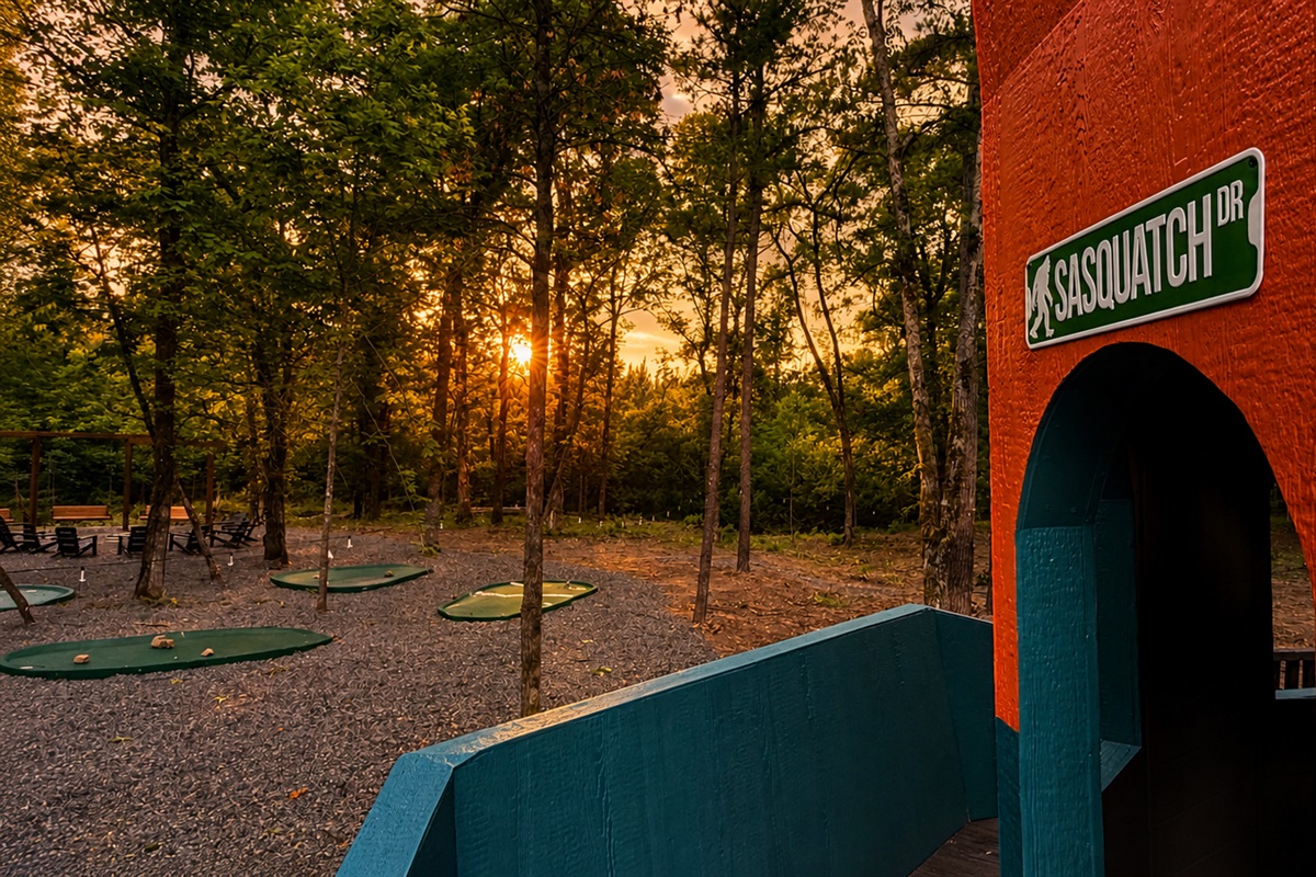 Outdoor Haven: Experience sunsets and nature in this unique yard with playful touches!
