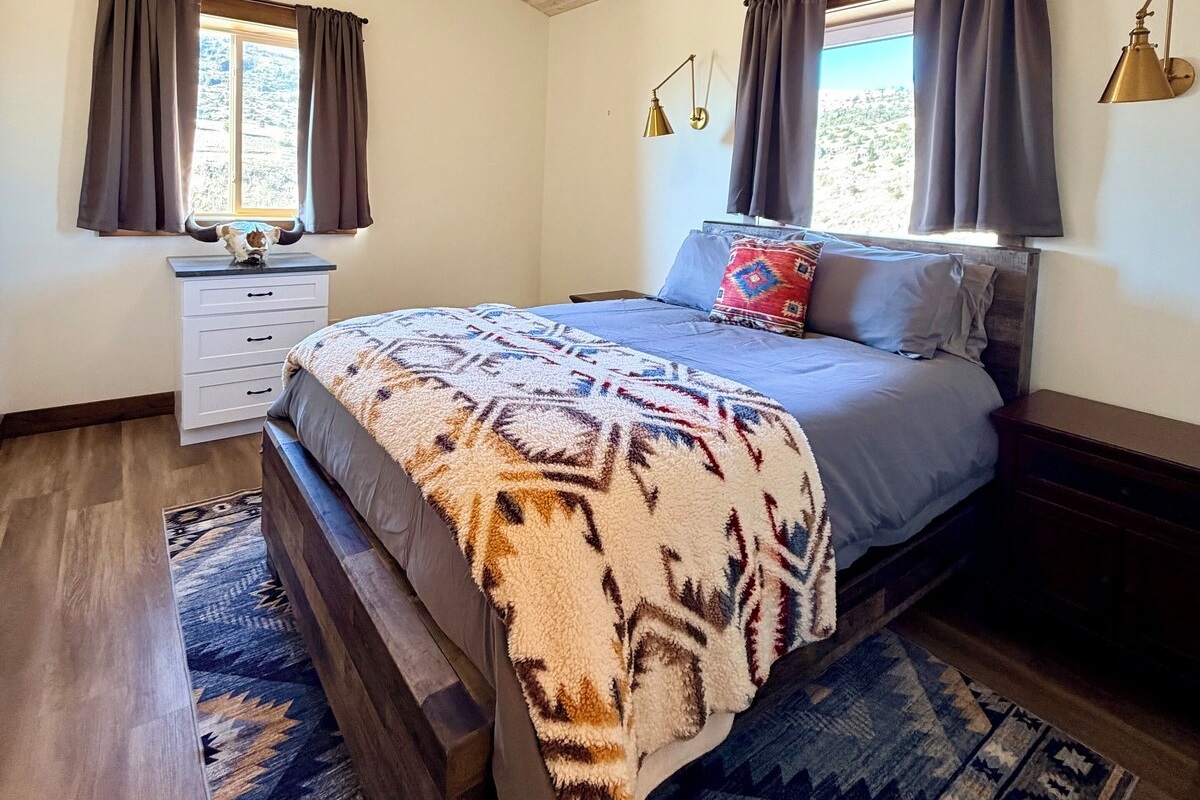 The Master Bedroom with queen size bed also has it's own bathroom.