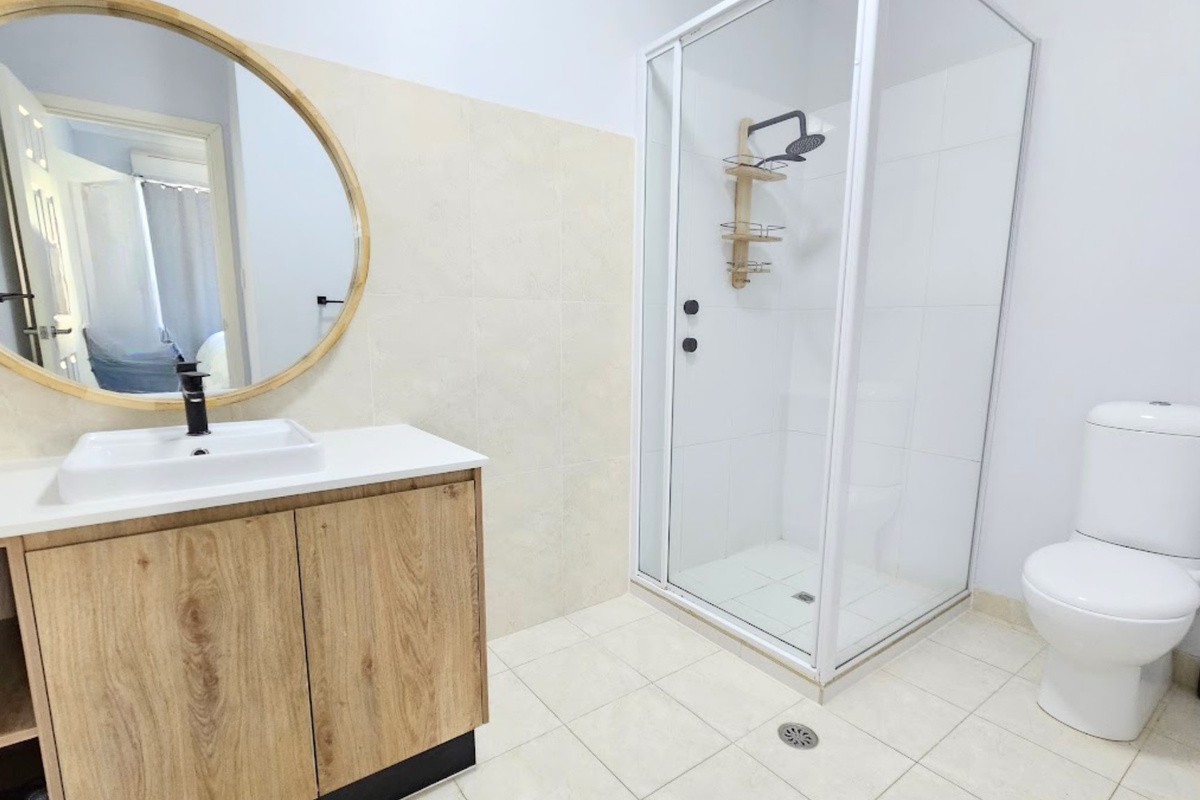 Ensuite off the main bedroom with walk-in shower