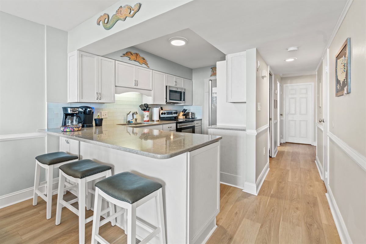 Breakfast bar off Kitchen