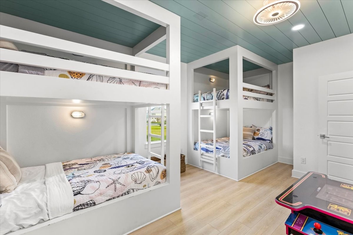 85f4e0b7cc854da4948602d1a9753fe7 Large | Beachhouse | Texas | TX | Vacation Homes | Galveston | Crystal Beach | Kokomo | Breezy Days | Beachfront Elegance | Sunrise Serenity | Southern Sands Property Management, LLC
