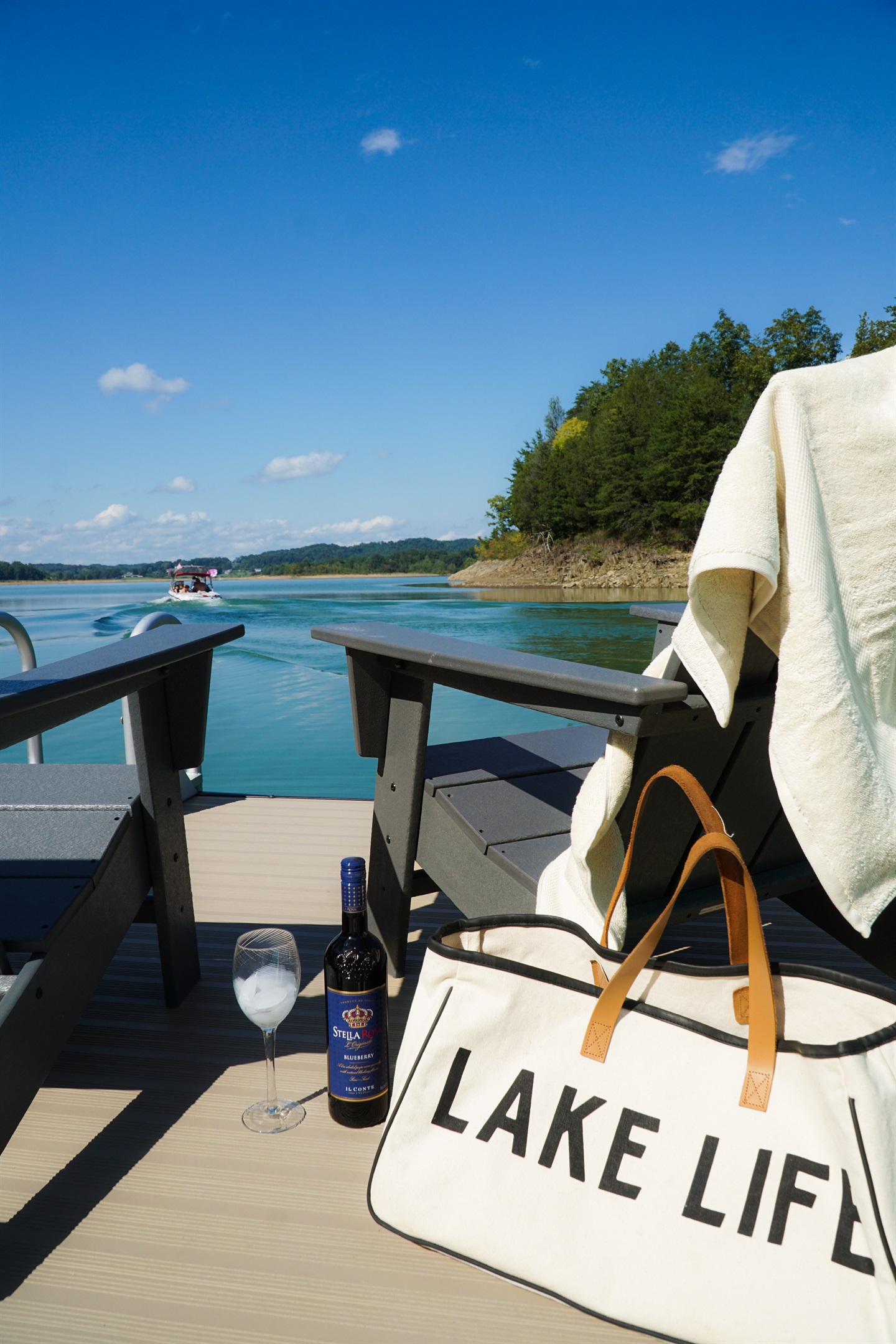 Enjoy the private dock with floating mat, kayaks and paddle boards provided!