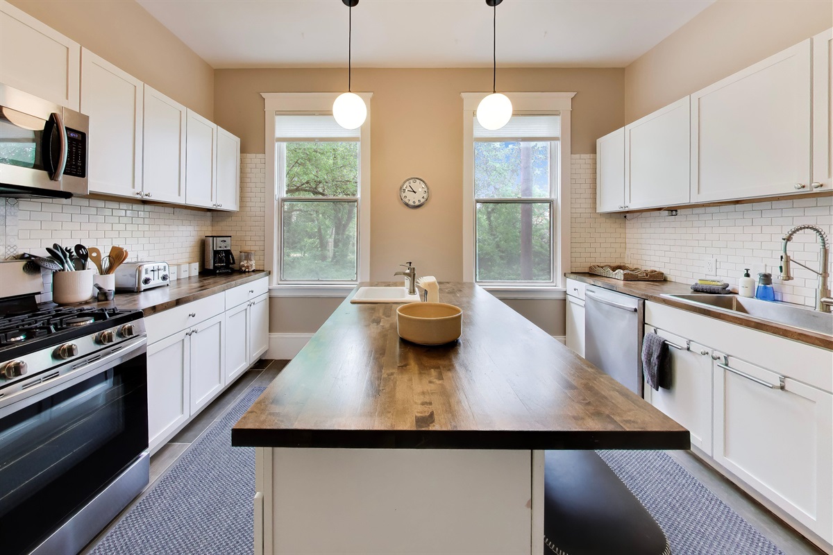 Lower Unit - Kitchen