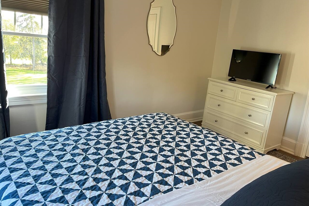 Bedroom #6 - Queen Bed