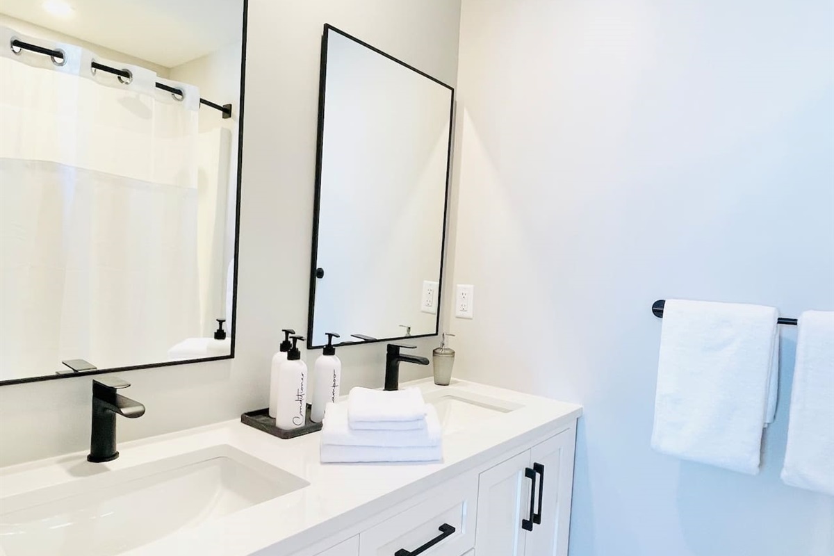 Master bedroom ensuite-with soaker bathtub and Jack and Jill sinks Fresh towels, hand towels and face cloths. Stocked with hand soap, shampoo conditioner and body wash.
