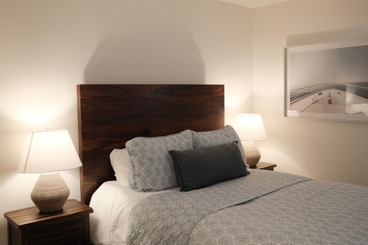 Bedroom 3 w/ Queen Bed