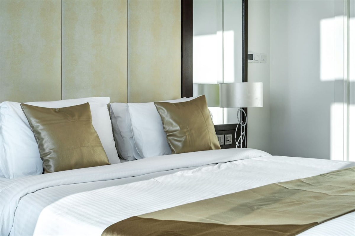 Bedroom with en-suite bathroom and panoramic view