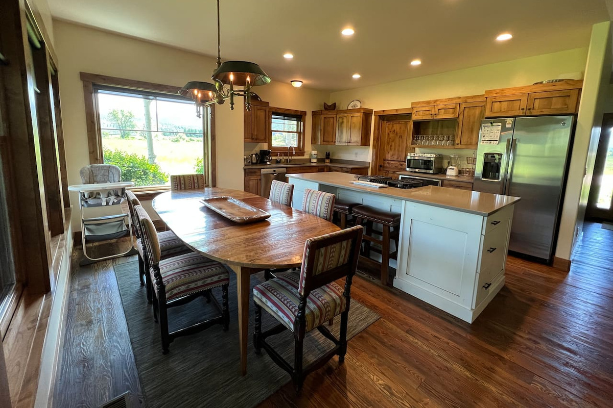 Dining + kitchen open concept 