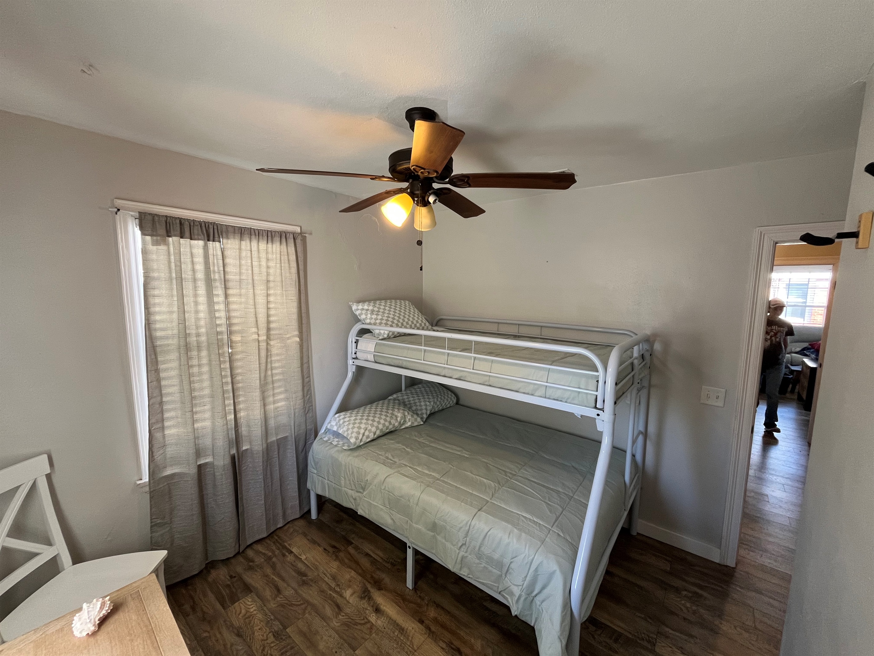 Single bed over a Full