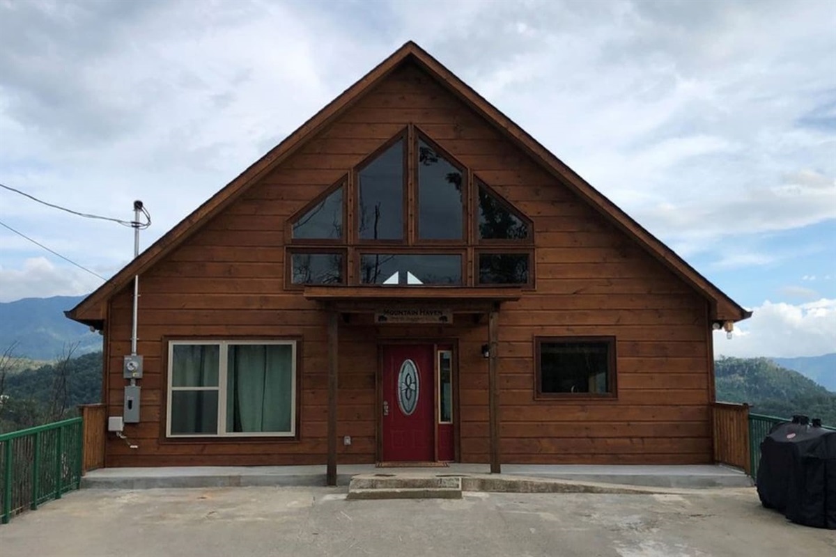 Front view of cabin with gas gas grill.