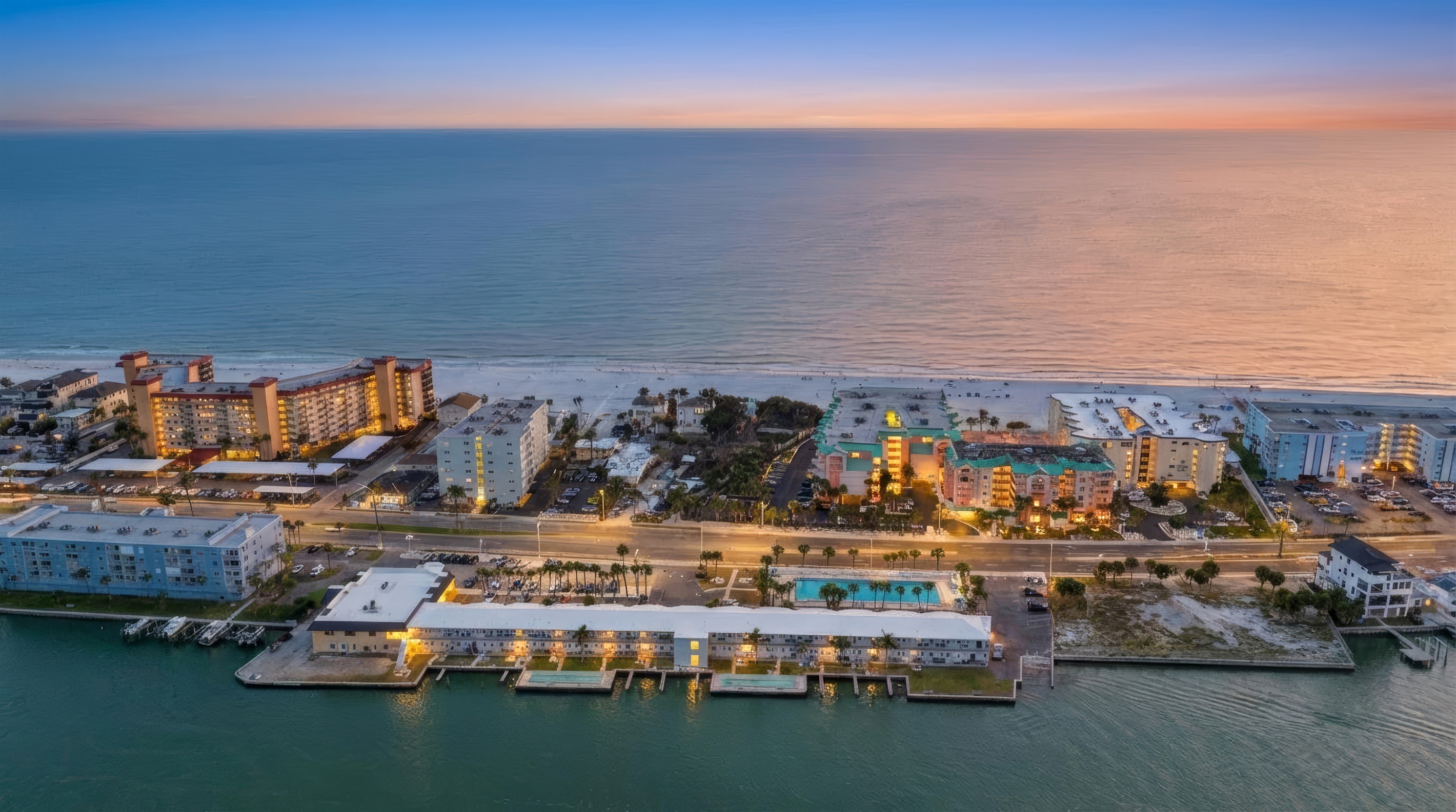 Studio, waterfront, walk across the street to Indian Shores Beach!