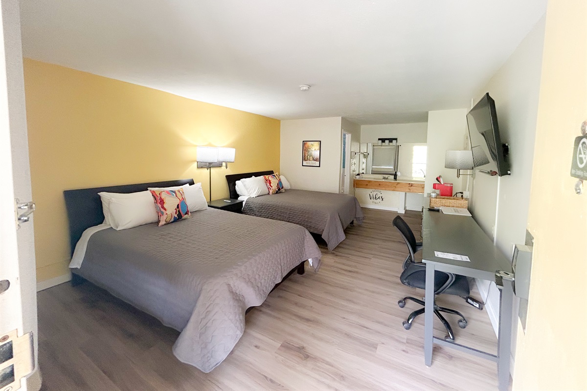 Main Room - 2 queen beds