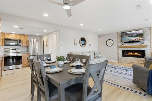 Dine together with a view of the lake right from the table