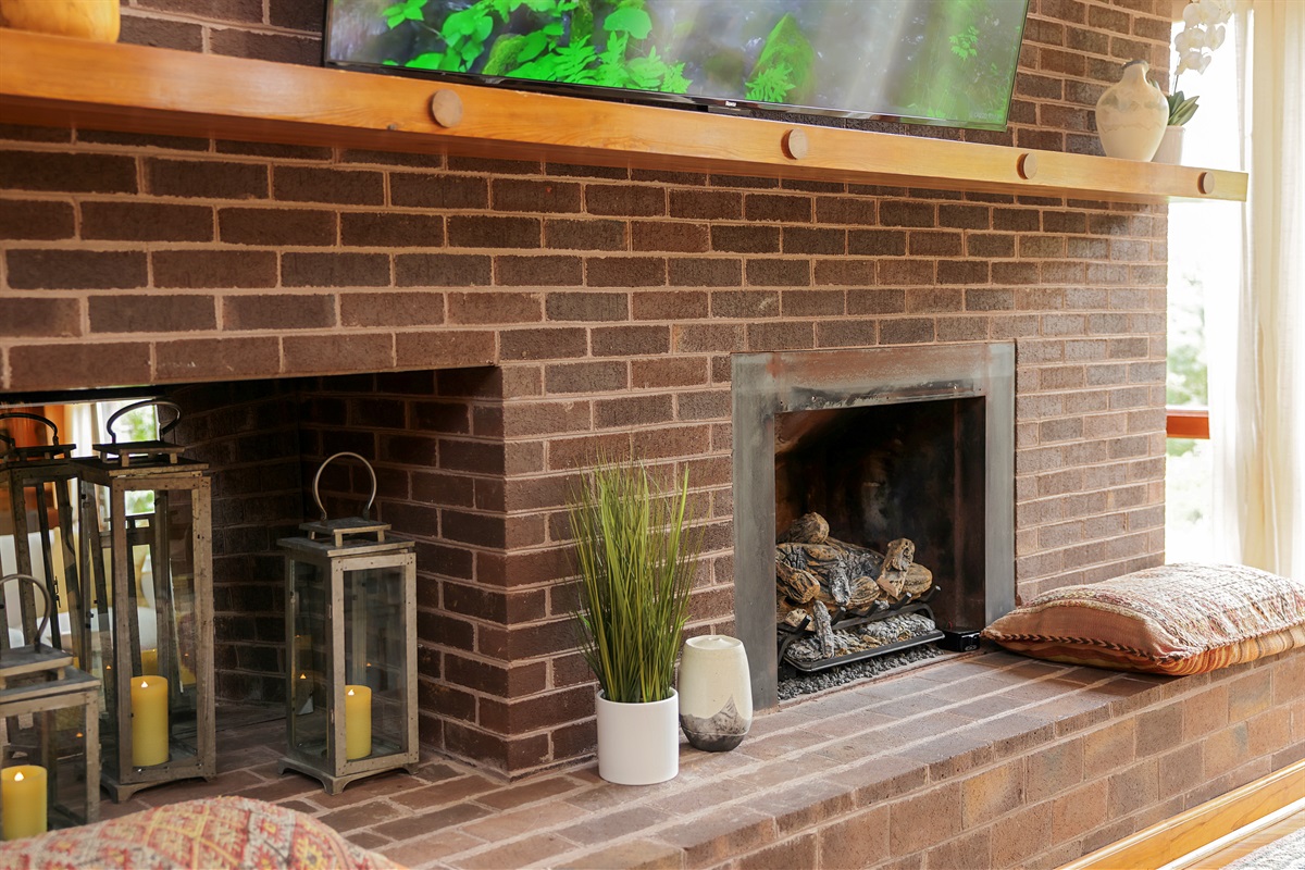 Even more places to sit and gather in the main floor Great Room! 