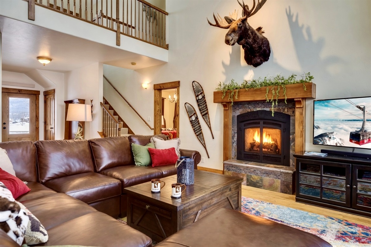 Alpine Airspace - "Great location, beautiful scenery! The home was perfect for our needs. Plenty of common space, but also rooms spaced nicely for privacy. Clean, and all the amenities you need! Would recommend!" - Donna