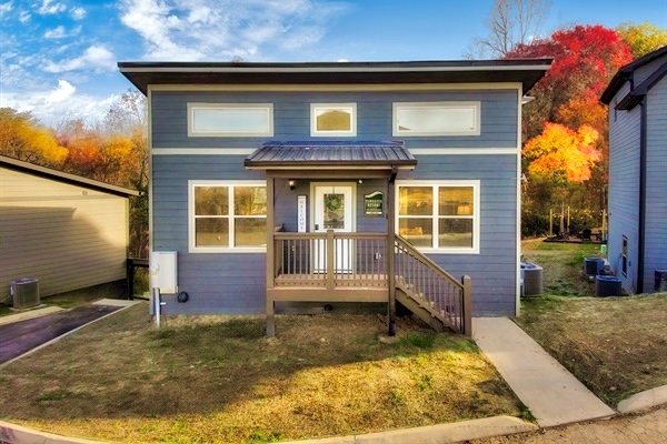 Welcome to your cozy mountain retreat in the brand new Timeless Resort. This charming home features modern design, spacious windows for natural light, and a peaceful setting surrounded by vibrant fall colors—perfect for a relaxing getaway!