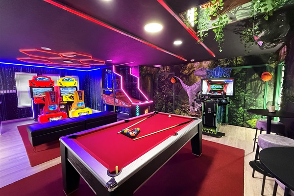 Incredible Jurassic Park Theme Arcade Game Room (All FREE To Play!)