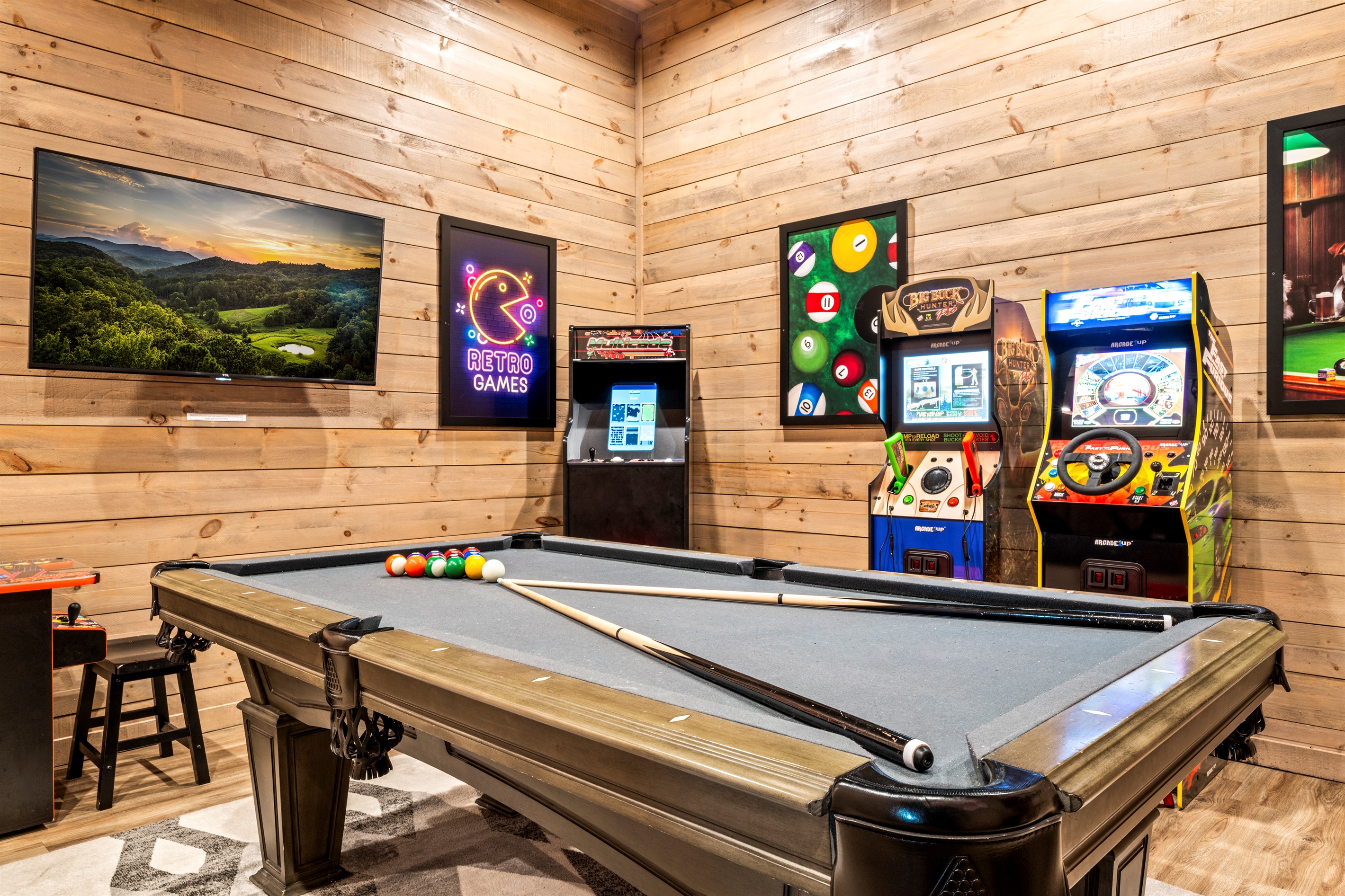 👾 Classic arcade vibes meet modern comfort. Fast & Furious, Big Buck Hunter, Golden Tee—and zero quarters required.