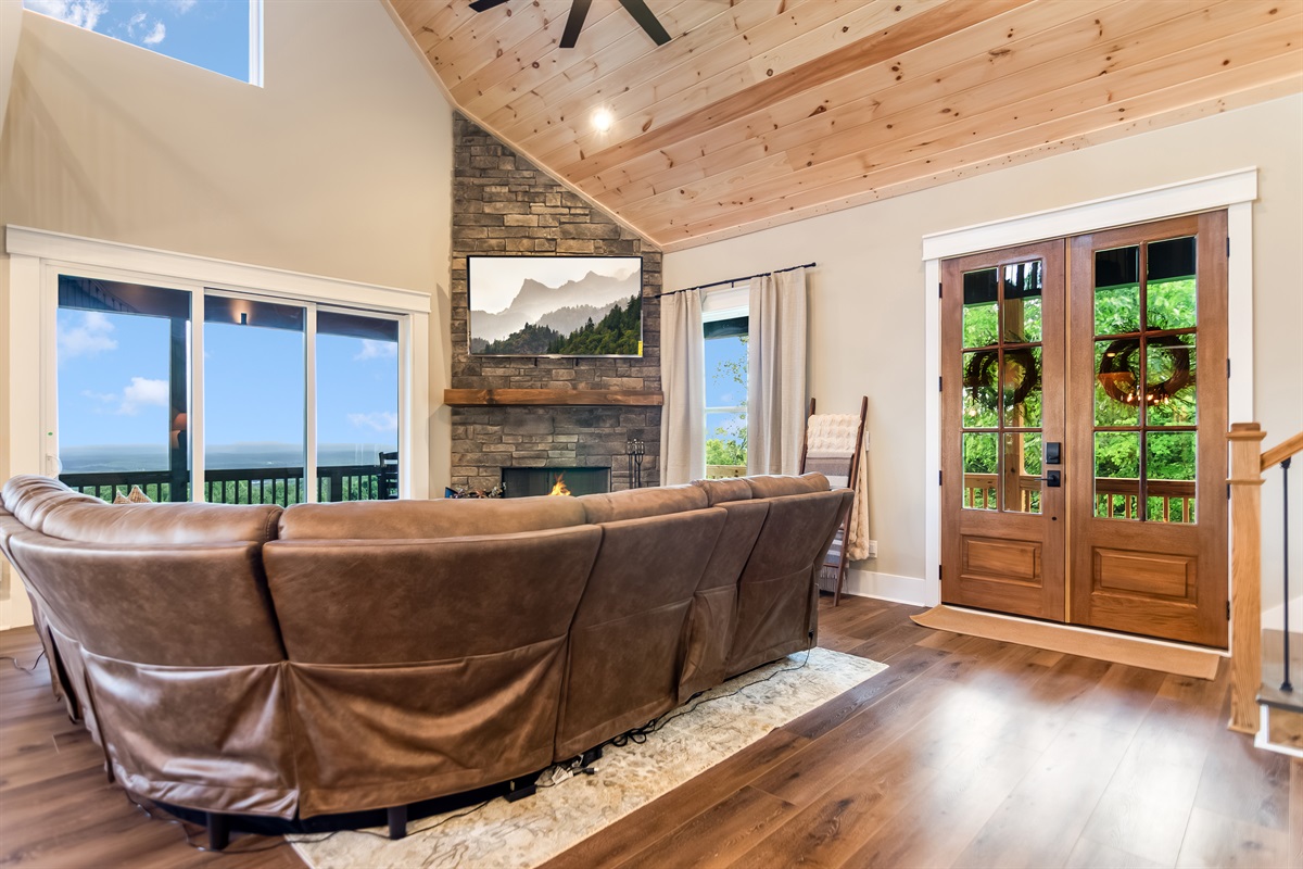 Entry way to the living room 