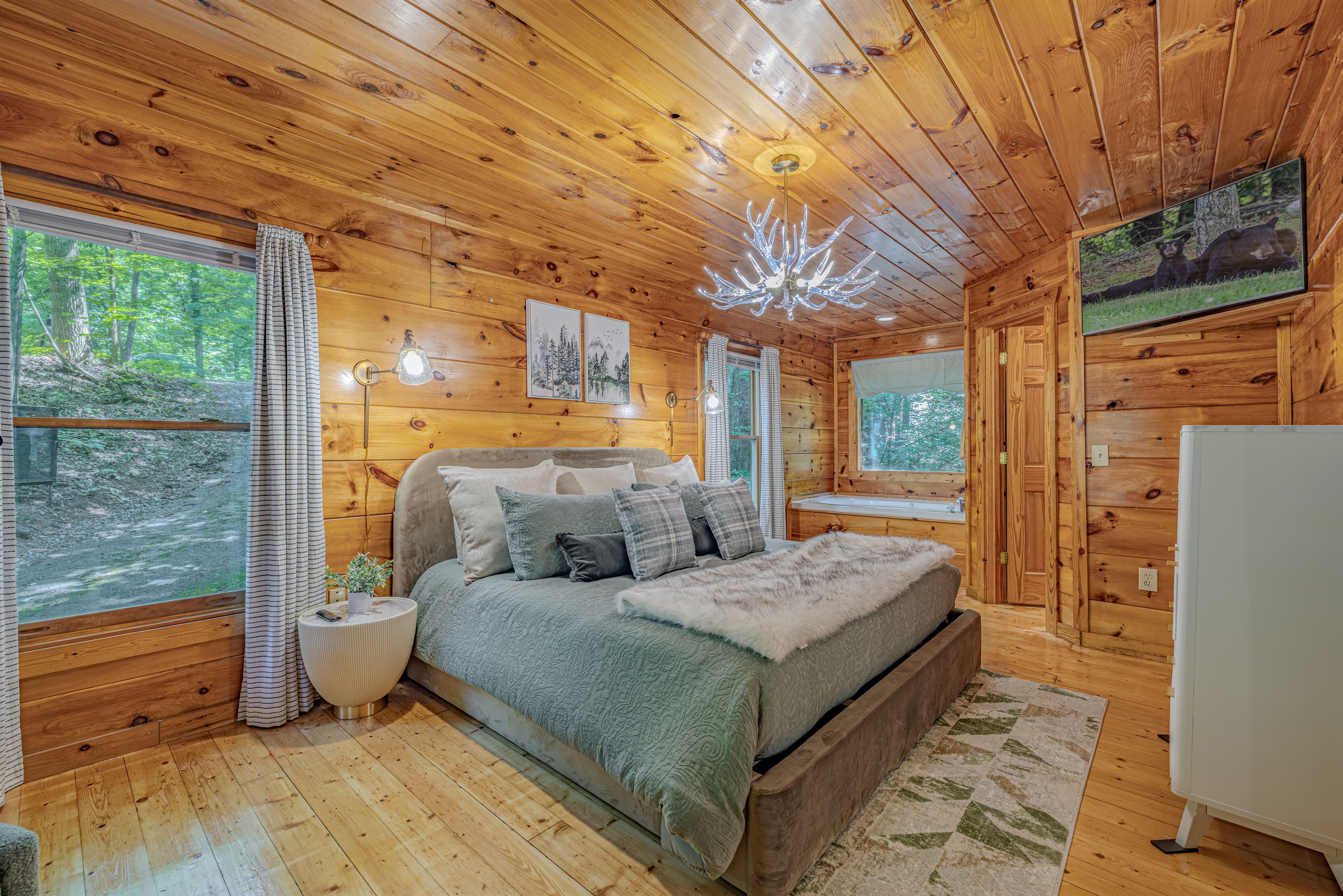 Romantic Escape for 2• Views, HotTub, Sauna & Dogs 5