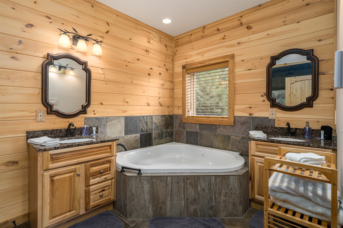 En suite master bathroom