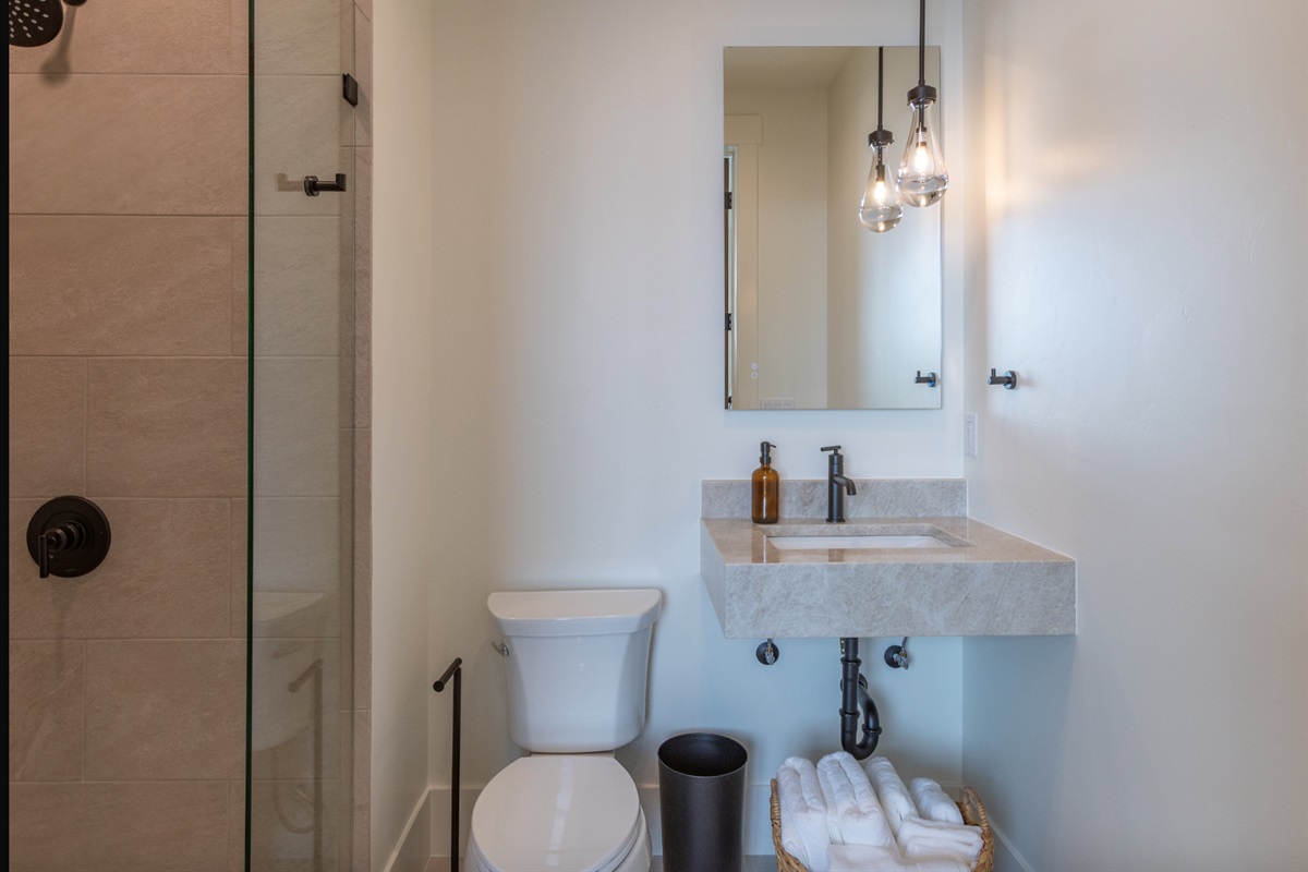 Middle Teton - Ensuite to suite three with walk-in shower