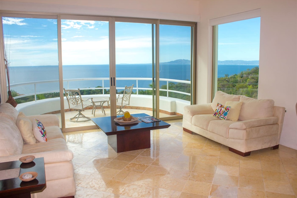 Master Suite I - Living Room