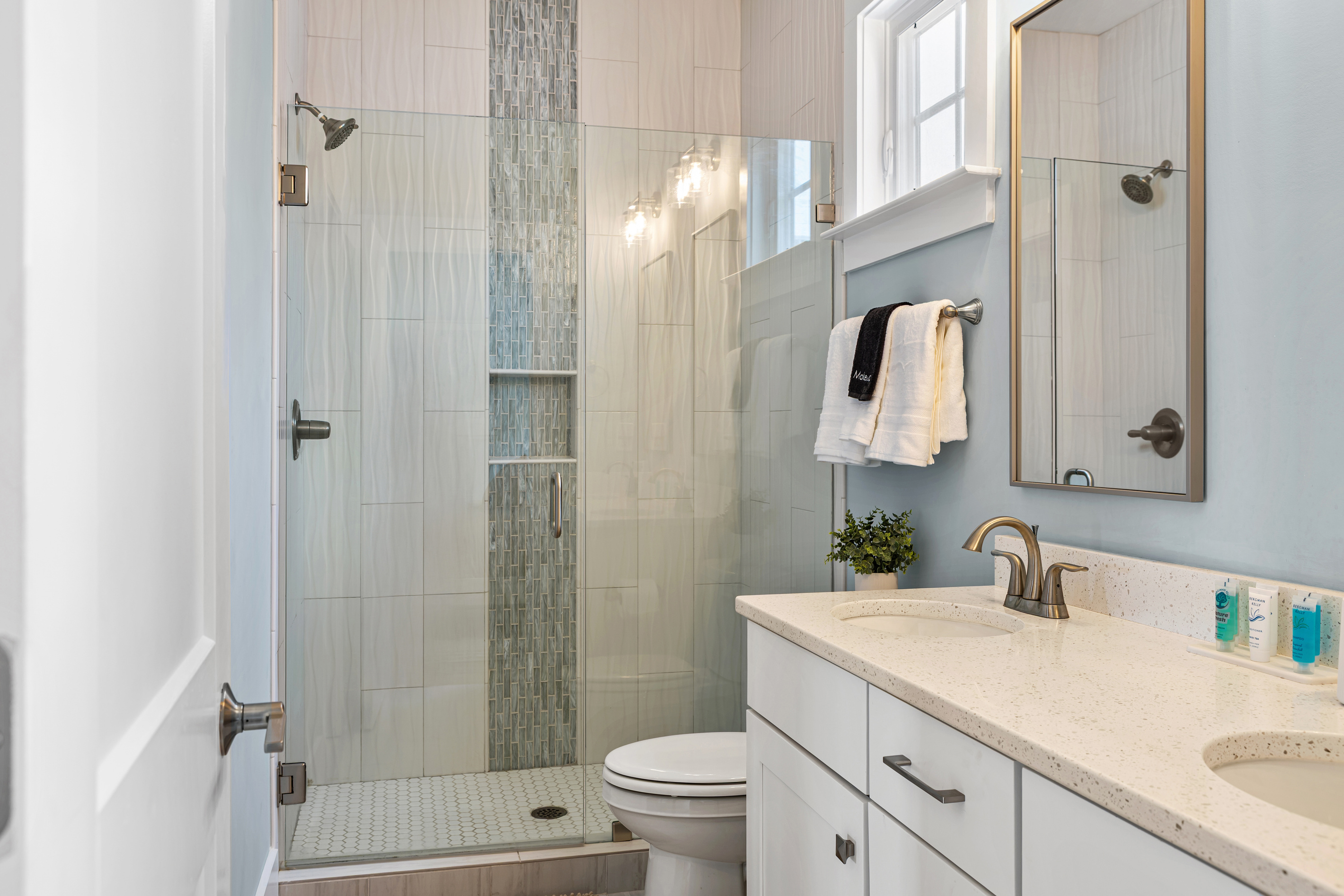 Bath linens provided